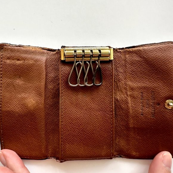 Custom Painted Authentic Louis Vuitton Keyholder - Courage the Cowardly Dog - Picture 8 of 13